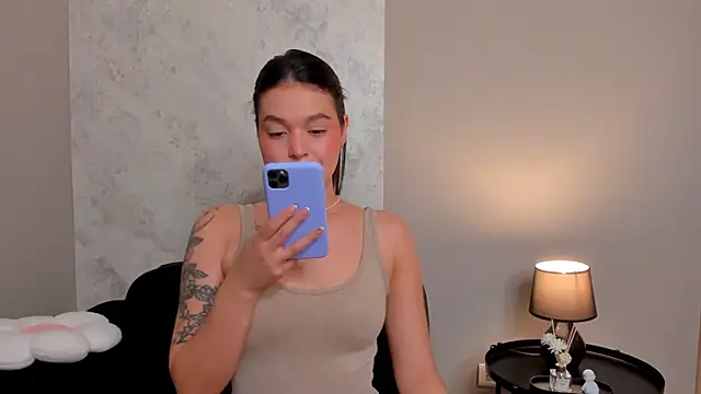 Snapshot of MeganColt chatting on 18, 6, 2026 MeganColt online show from 18, 6, 2026