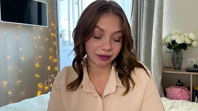 Lia be mine online show from 13, 6, 2026