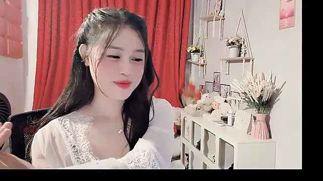 Bee-Cherry online show from 3, 6, 2026