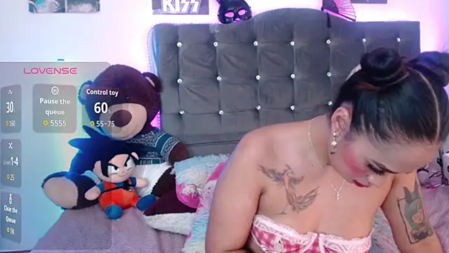 Snapshot of lunabritton chatting on 7, 7, 2026 lunabritton online show from 7, 7, 2026