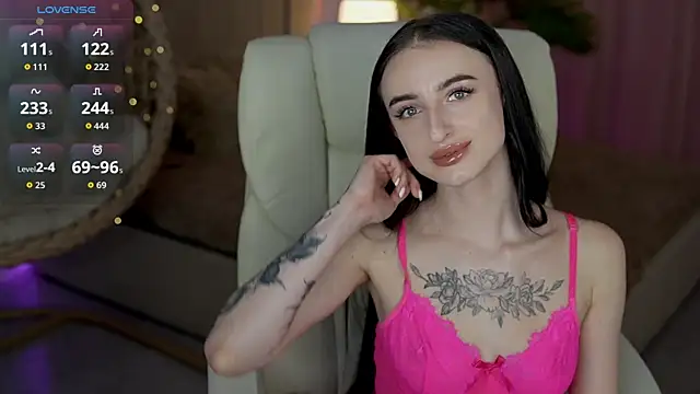 Snapshot of EmilyyMoon chatting on 19, 5, 2026 EmilyyMoon online show from 19, 5, 2026
