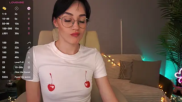 Snapshot of EviiLune chatting on 14, 6, 2026 EviiLune online show from 14, 6, 2026