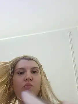 Snapshot of HotBlondie69 chatting on 16, 7, 2026 HotBlondie69 online show from 16, 7, 2026