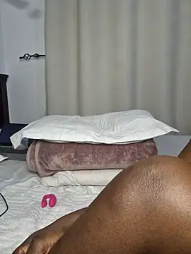 Snapshot of luxenoire chatting on 8, 7, 2026 luxenoire online show from 8, 7, 2026