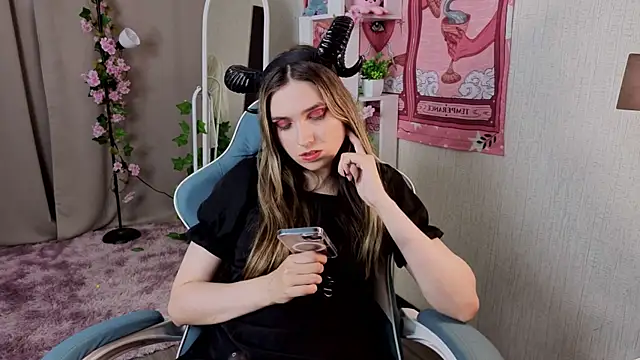 NocturneHuntress online show from 25, 6, 2026