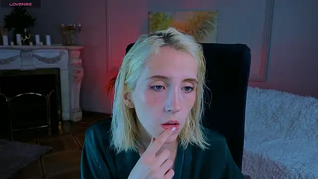 Elen  Moore online show from 25, 6, 2026