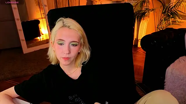 Elen  Moore online show from 22, 6, 2026