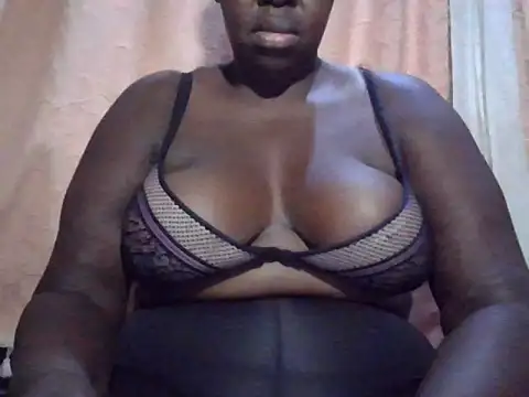 Snapshot of queenrosa3 chatting on 9, 6, 2026 queenrosa3 online show from 9, 6, 2026