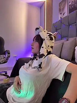 Mika love milo online show from 7, 6, 2026