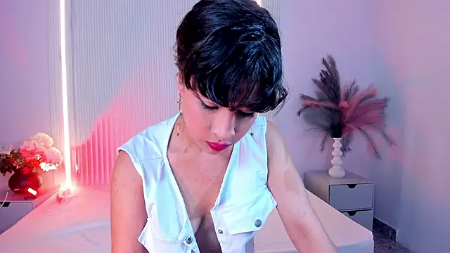 AmyPrice9 online show from 17, 6, 2026