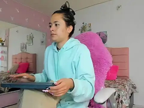 ivyyemerald  online show from 3, 6, 2026