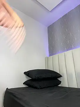 Mia Cartter  online show from 17, 6, 2026