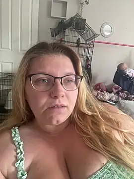 Snapshot of LucieLouBabe chatting on 29, 6, 2026 LucieLouBabe online show from 29, 6, 2026