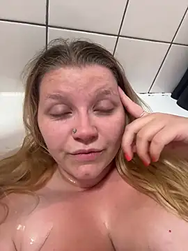 Snapshot of LucieLouBabe chatting on 14, 6, 2026 LucieLouBabe online show from 14, 6, 2026