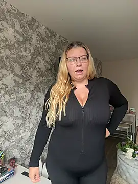 Snapshot of LucieLouBabe chatting on 21, 7, 2026 LucieLouBabe online show from 21, 7, 2026