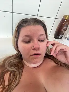 Snapshot of LucieLouBabe chatting on 5, 6, 2026 LucieLouBabe online show from 5, 6, 2026