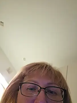 Snapshot of -LindaKing- chatting on 29, 5, 2026 -LindaKing- online show from 29, 5, 2026