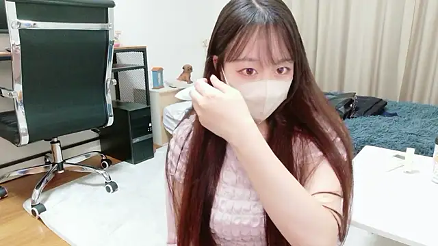 Snapshot of Mei--chan-- chatting on 15, 7, 2026 Mei--chan-- online show from 15, 7, 2026
