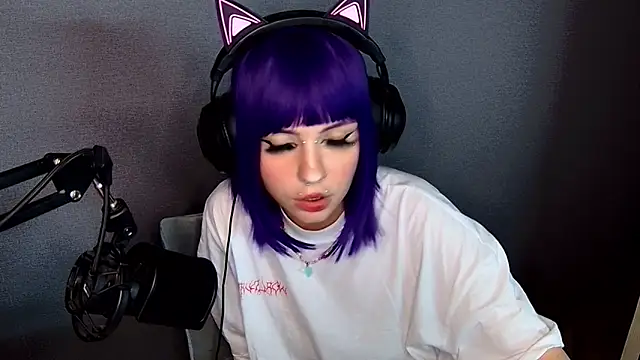 YunaLeaf online show from 15, 6, 2026
