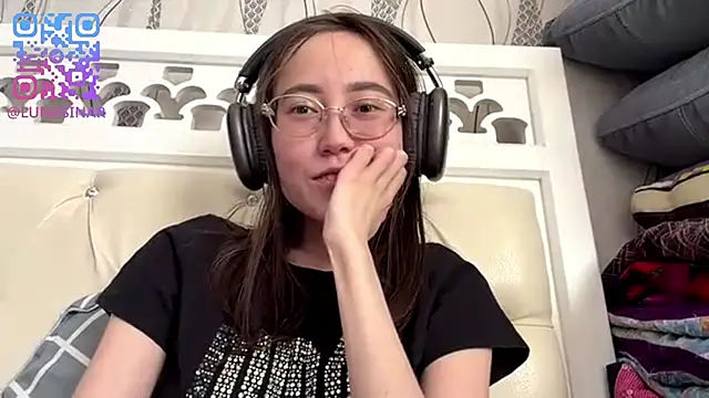 VickieTrudo online show from 13, 6, 2026