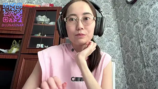 VickieTrudo online show from 12, 6, 2026