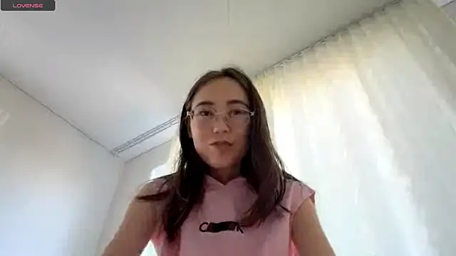 VickieTrudo online show from 13, 7, 2026