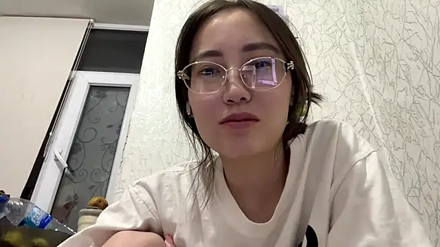 VickieTrudo online show from 15, 6, 2026