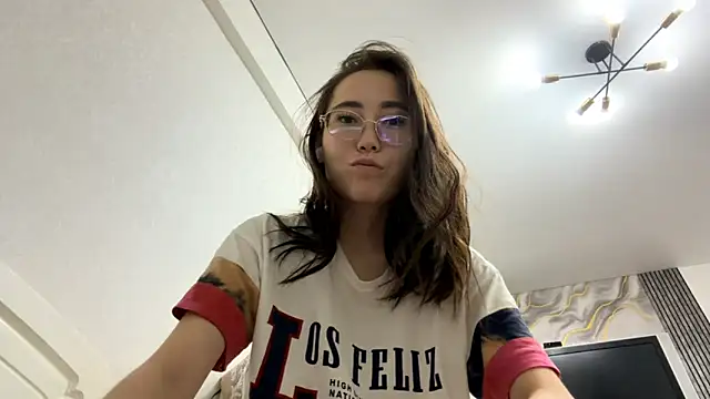 VickieTrudo online show from 29, 6, 2026