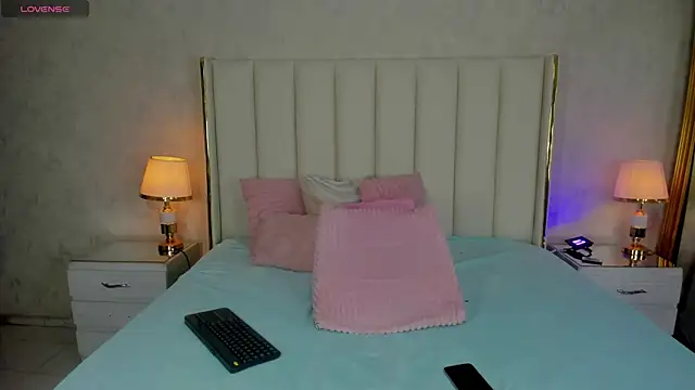 KaylaDavies online show from 19, 6, 2026