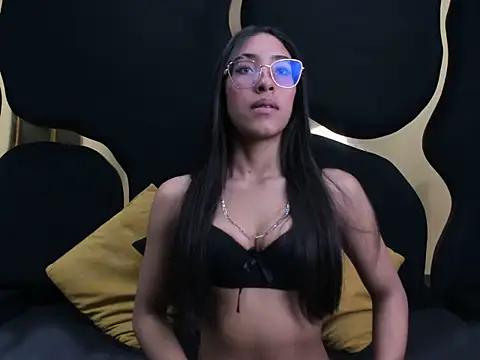 KiraaMoon69 online show from 10, 6, 2026