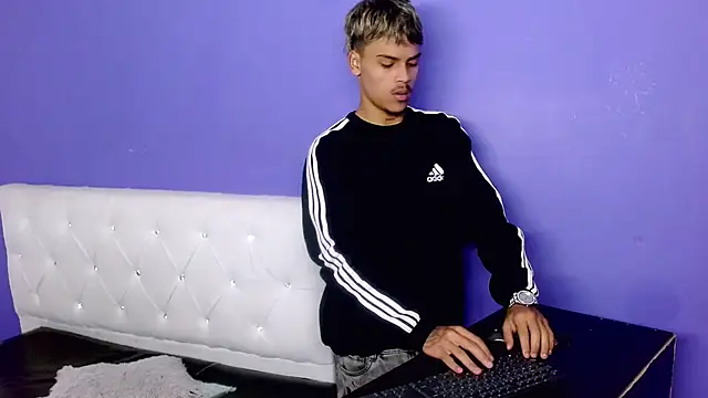 Angel foxc13 online show from 25, 6, 2026