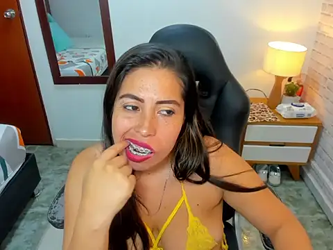 nikki nikoll online show from 11, 7, 2026