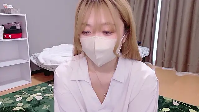 Snapshot of Riona_H chatting on 27, 5, 2026 Riona H online show from 27, 5, 2026