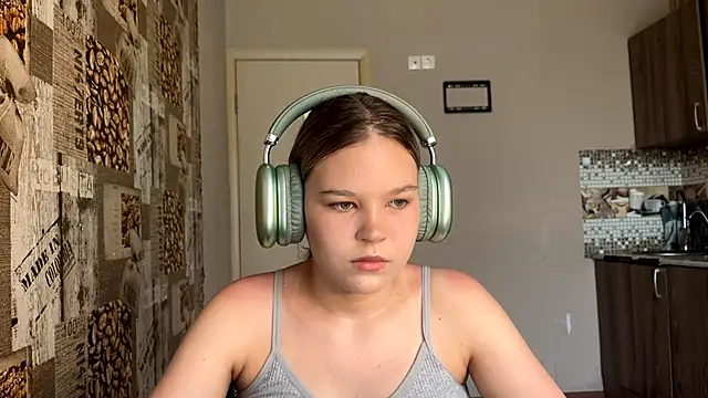 Snapshot of HellyRay chatting on 18, 6, 2026 HellyRay online show from 18, 6, 2026