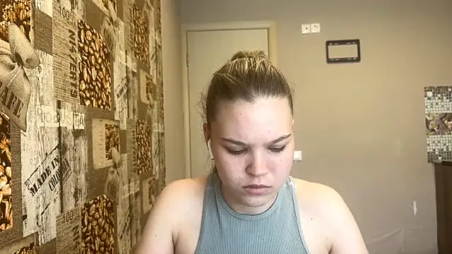Snapshot of HellyRay chatting on 8, 6, 2026 HellyRay online show from 8, 6, 2026