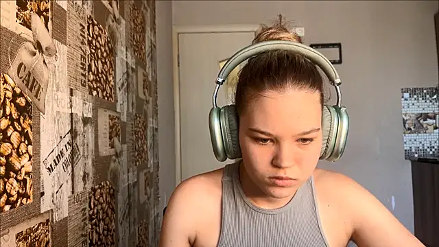 Snapshot of HellyRay chatting on 24, 6, 2026 HellyRay online show from 24, 6, 2026