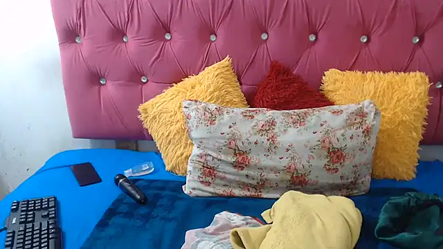 PEACHESX25x online show from 6, 7, 2026