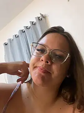 Laryssinha 69 online show from 14, 7, 2026