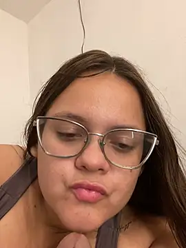 Laryssinha 69 online show from 21, 6, 2026