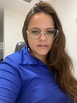 Laryssinha 69 online show from 14, 7, 2026