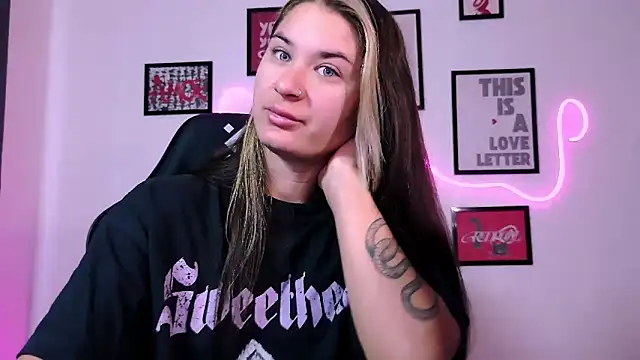 Snapshot of AlisaFrost chatting on 22, 6, 2026 AlisaFrost online show from 22, 6, 2026