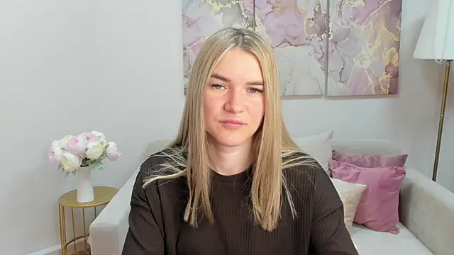RoxyReignn online show from 4, 7, 2026
