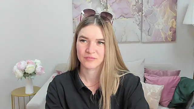 RoxyReignn online show from 18, 6, 2026