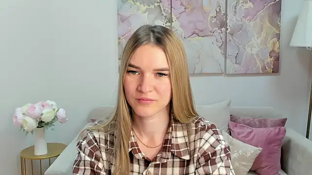 RoxyReignn online show from 24, 6, 2026