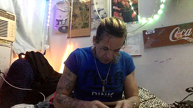 Snapshot of VanillaSnowcones chatting on 5, 6, 2026 VanillaSnowcones online show from 5, 6, 2026