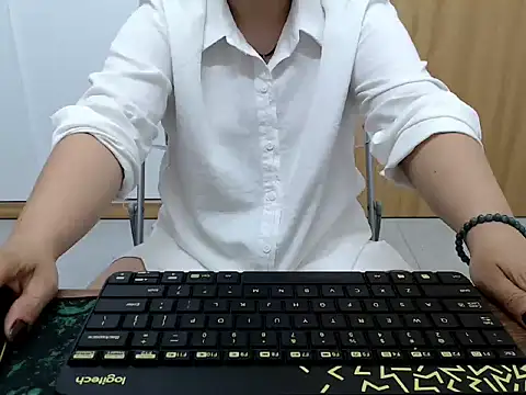 Snapshot of Maia_9999 chatting on 16, 7, 2026 Maia 9999 online show from 16, 7, 2026