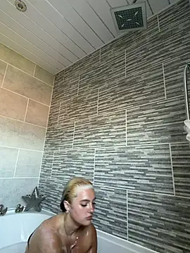 naughtygirl6989 online show from 15, 7, 2026