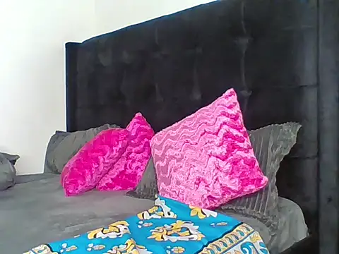 Snapshot of prettytinashe chatting on 2, 6, 2026 prettytinashe online show from 2, 6, 2026