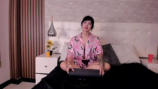 SofiaThoompson online show from 14, 6, 2026