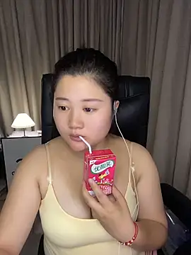 Snapshot of Luckysisi-s chatting on 6, 6, 2026 Luckysisi-s online show from 6, 6, 2026